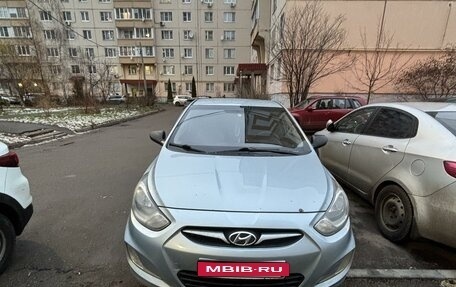 Hyundai Solaris II рестайлинг, 2013 год, 800 000 рублей, 1 фотография