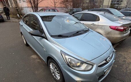 Hyundai Solaris II рестайлинг, 2013 год, 800 000 рублей, 3 фотография