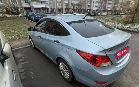 Hyundai Solaris II рестайлинг, 2013 год, 800 000 рублей, 5 фотография