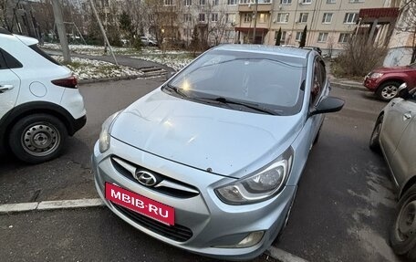 Hyundai Solaris II рестайлинг, 2013 год, 800 000 рублей, 2 фотография