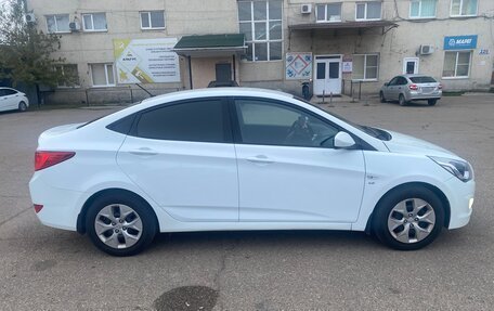 Hyundai Solaris II рестайлинг, 2014 год, 1 000 000 рублей, 3 фотография