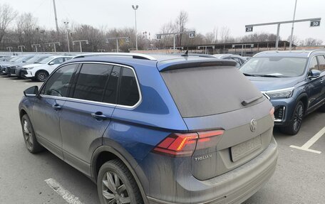 Volkswagen Tiguan II, 2019 год, 3 025 000 рублей, 6 фотография