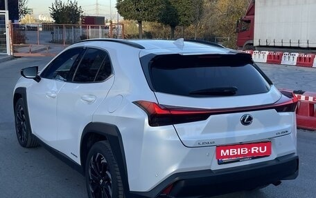 Lexus UX I, 2021 год, 3 900 000 рублей, 5 фотография