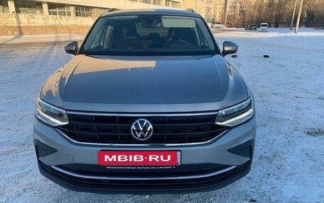 Volkswagen Tiguan II, 2021 год, 2 950 000 рублей, 3 фотография