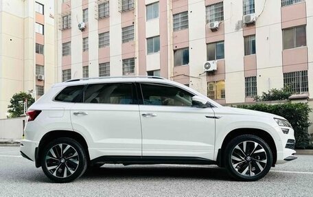 Skoda Karoq I, 2022 год, 2 720 000 рублей, 4 фотография