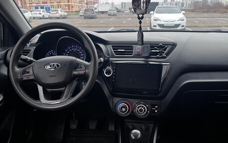 KIA Rio III рестайлинг, 2013 год, 1 050 000 рублей, 25 фотография