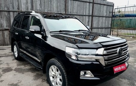 Toyota Land Cruiser 200, 2018 год, 8 350 000 рублей, 1 фотография