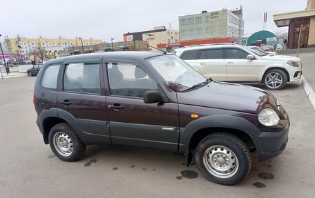 Chevrolet Niva I рестайлинг, 2010 год, 550 000 рублей, 3 фотография