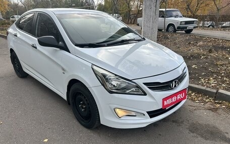 Hyundai Solaris II рестайлинг, 2015 год, 870 000 рублей, 2 фотография