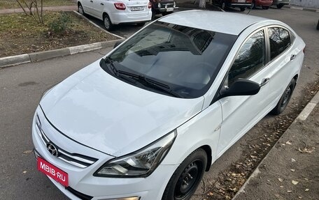 Hyundai Solaris II рестайлинг, 2015 год, 870 000 рублей, 3 фотография