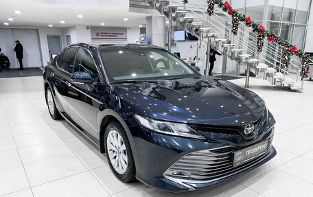 Toyota Camry, 2018 год, 3 050 000 рублей, 7 фотография