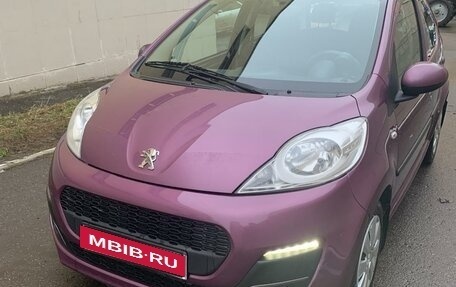 Peugeot 107 I рестайлинг, 2014 год, 650 000 рублей, 2 фотография