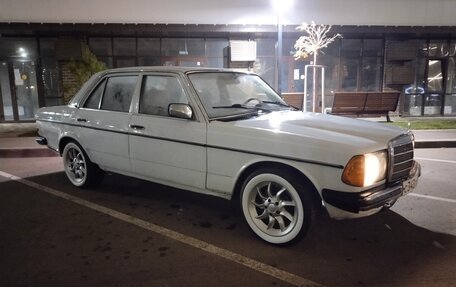 Mercedes-Benz W123, 1979 год, 245 000 рублей, 1 фотография