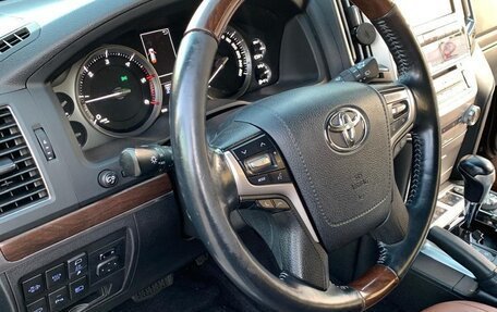 Toyota Land Cruiser 200, 2017 год, 7 000 000 рублей, 18 фотография