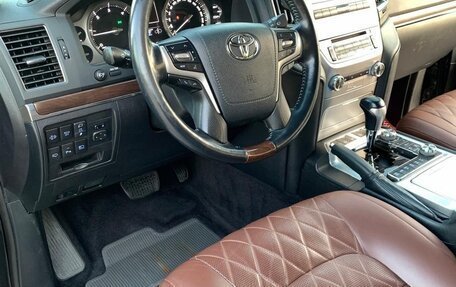 Toyota Land Cruiser 200, 2017 год, 7 000 000 рублей, 19 фотография