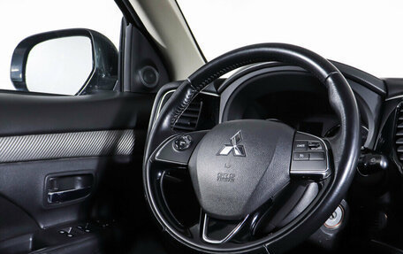 Mitsubishi Outlander III рестайлинг 3, 2017 год, 1 818 000 рублей, 17 фотография