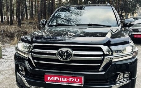 Toyota Land Cruiser 200, 2019 год, 9 950 000 рублей, 1 фотография