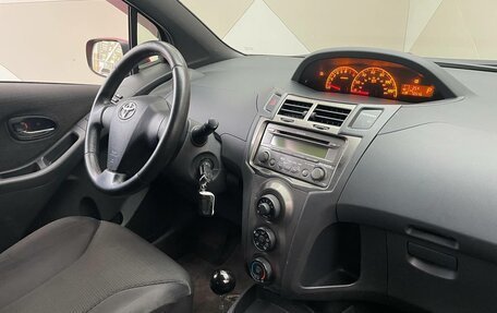 Toyota Yaris III рестайлинг, 2008 год, 845 000 рублей, 10 фотография