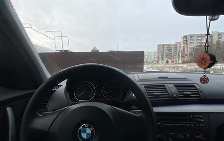 BMW 1 серия, 2011 год, 900 000 рублей, 8 фотография