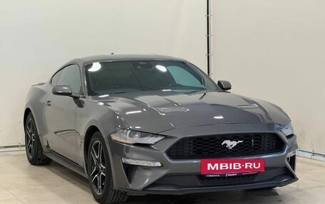 Ford Mustang VI рестайлинг, 2022 год, 3 550 000 рублей, 2 фотография