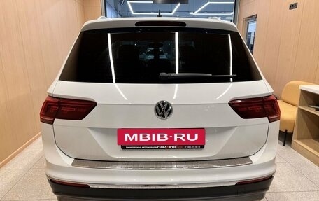 Volkswagen Tiguan II, 2017 год, 3 049 000 рублей, 6 фотография