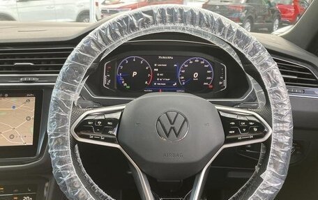 Volkswagen Tiguan II, 2021 год, 2 890 000 рублей, 11 фотография