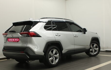 Toyota RAV4, 2021 год, 3 900 000 рублей, 2 фотография