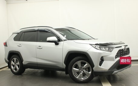 Toyota RAV4, 2021 год, 3 900 000 рублей, 9 фотография