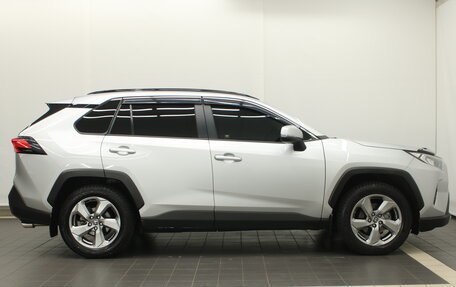 Toyota RAV4, 2021 год, 3 900 000 рублей, 10 фотография