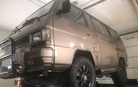 Mitsubishi Delica III, 1984 год, 675 000 рублей, 3 фотография