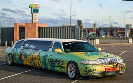 Lincoln Town Car III рестайлинг, 2004 год, 650 000 рублей, 5 фотография