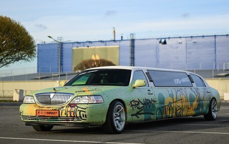 Lincoln Town Car III рестайлинг, 2004 год, 650 000 рублей, 3 фотография