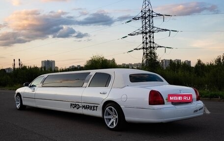 Lincoln Town Car III рестайлинг, 2004 год, 650 000 рублей, 7 фотография