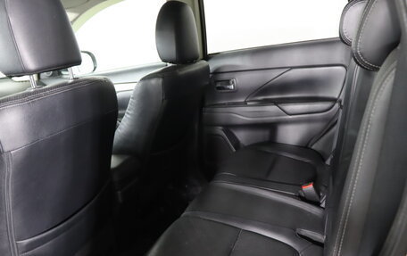 Mitsubishi Outlander III рестайлинг 3, 2013 год, 1 599 990 рублей, 23 фотография