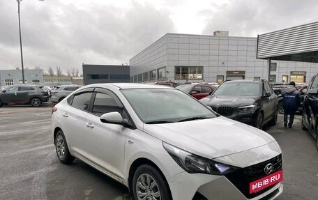 Hyundai Solaris II рестайлинг, 2022 год, 1 837 000 рублей, 3 фотография