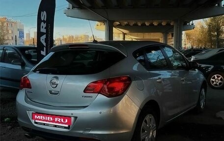 Opel Astra J, 2011 год, 830 000 рублей, 2 фотография