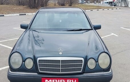 Mercedes-Benz E-Класс, 1998 год, 450 000 рублей, 2 фотография