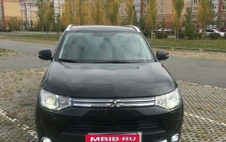 Mitsubishi Outlander III рестайлинг 3, 2014 год, 1 490 000 рублей, 2 фотография