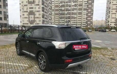 Mitsubishi Outlander III рестайлинг 3, 2014 год, 1 490 000 рублей, 4 фотография