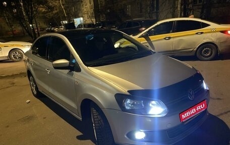 Volkswagen Polo VI (EU Market), 2011 год, 890 000 рублей, 2 фотография