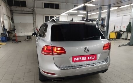 Volkswagen Touareg III, 2011 год, 2 200 000 рублей, 4 фотография