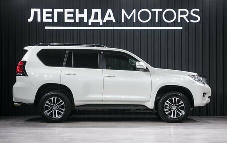 Toyota Land Cruiser Prado 150 рестайлинг 2, 2021 год, 5 250 000 рублей, 3 фотография