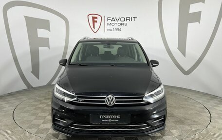 Volkswagen Touran III, 2017 год, 1 695 000 рублей, 2 фотография