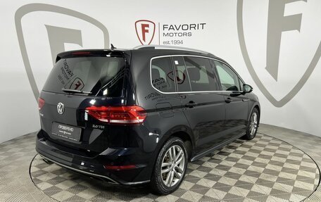 Volkswagen Touran III, 2017 год, 1 695 000 рублей, 6 фотография