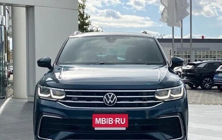 Volkswagen Tiguan II, 2021 год, 2 220 000 рублей, 3 фотография