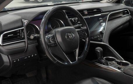 Toyota Camry, 2018 год, 2 600 000 рублей, 17 фотография