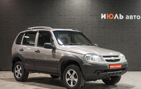 Chevrolet Niva I рестайлинг, 2018 год, 860 000 рублей, 3 фотография