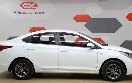 Hyundai Solaris II рестайлинг, 2018 год, 990 000 рублей, 4 фотография