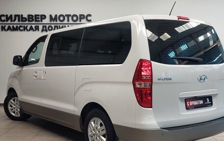 Hyundai H-1 II рестайлинг, 2017 год, 2 095 000 рублей, 10 фотография