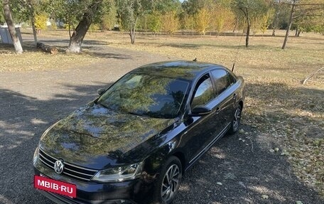 Volkswagen Jetta VI, 2017 год, 1 650 000 рублей, 2 фотография